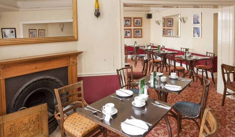 King'S Head Hotel By Greene King Inns Уимборн-Минстер Экстерьер фото