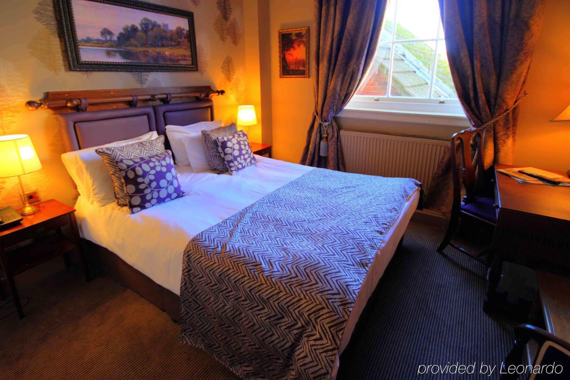 King'S Head Hotel By Greene King Inns Уимборн-Минстер Экстерьер фото