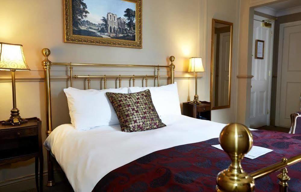 King'S Head Hotel By Greene King Inns Уимборн-Минстер Экстерьер фото